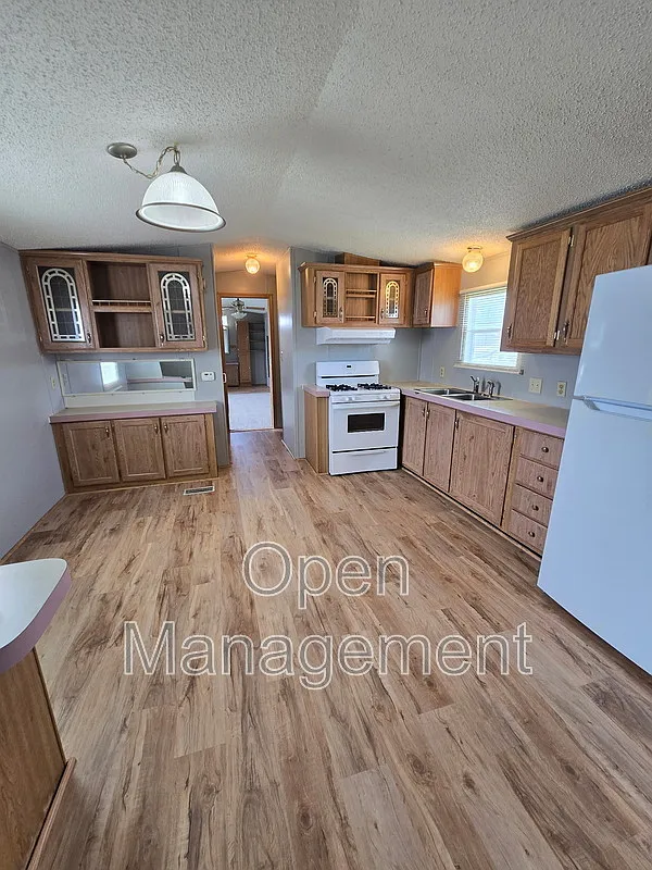 2 bed, 2.0 bath, 924 sqft, $979 — Photo 2