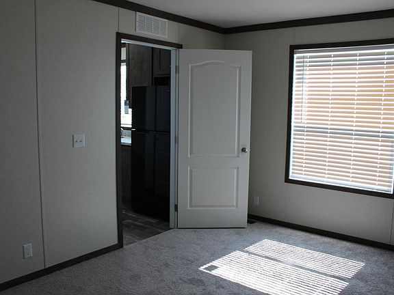 4th image of 252 Bayberry Ln