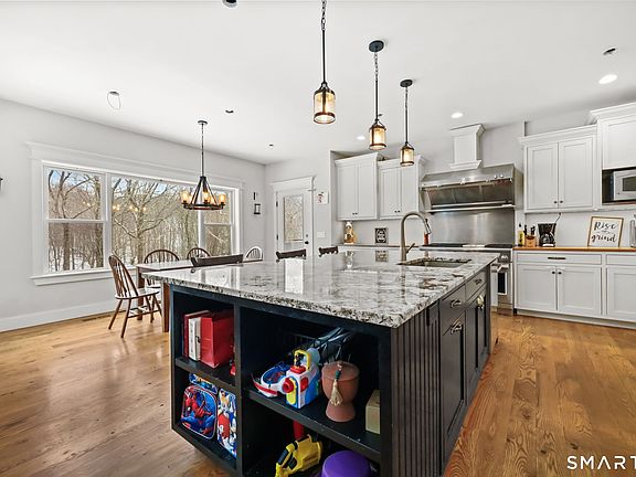 4th image of 14 Laurelwood Drive