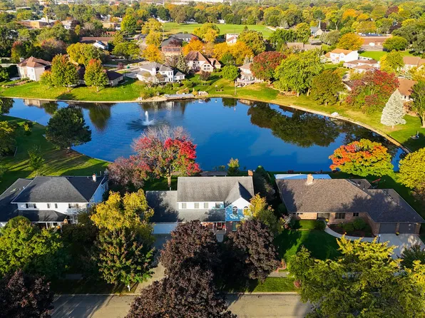 303 Lake Lawn Ct, Joliet, IL 60435