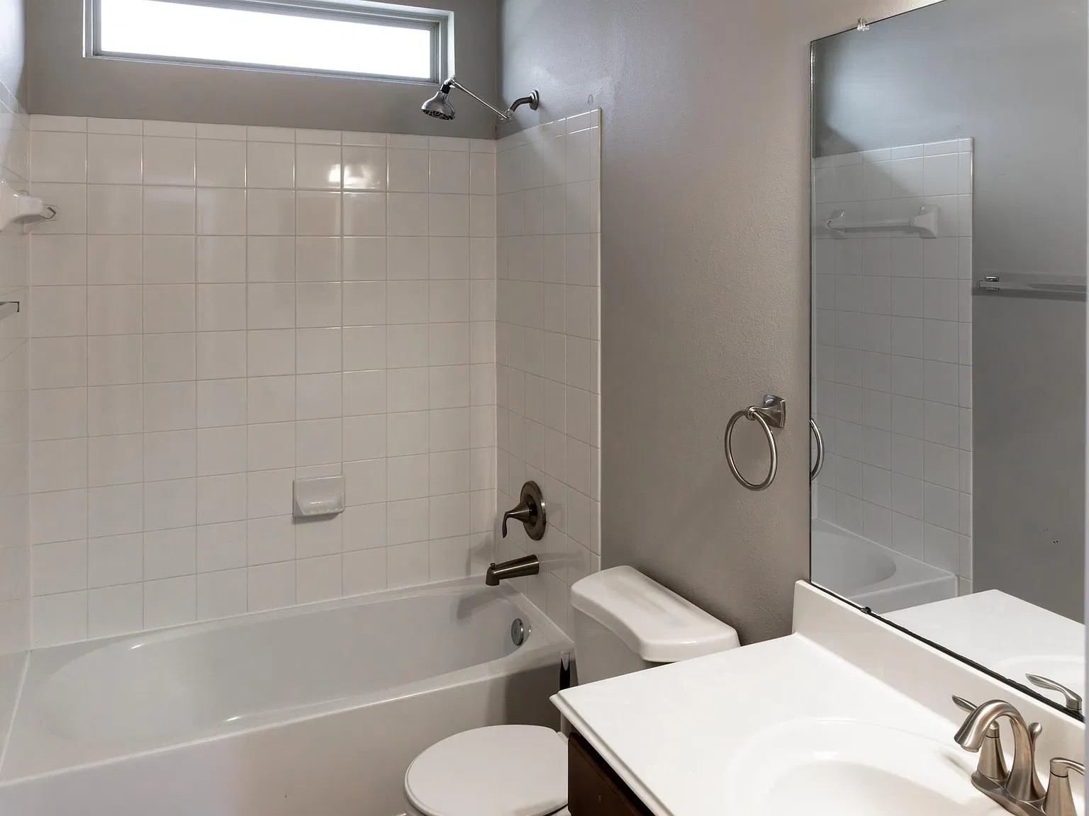 3 bed, 2.0 bath, 1360 sqft, $1,900 — Photo 2