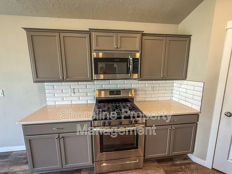 19304 Geneva Way — Photo 7