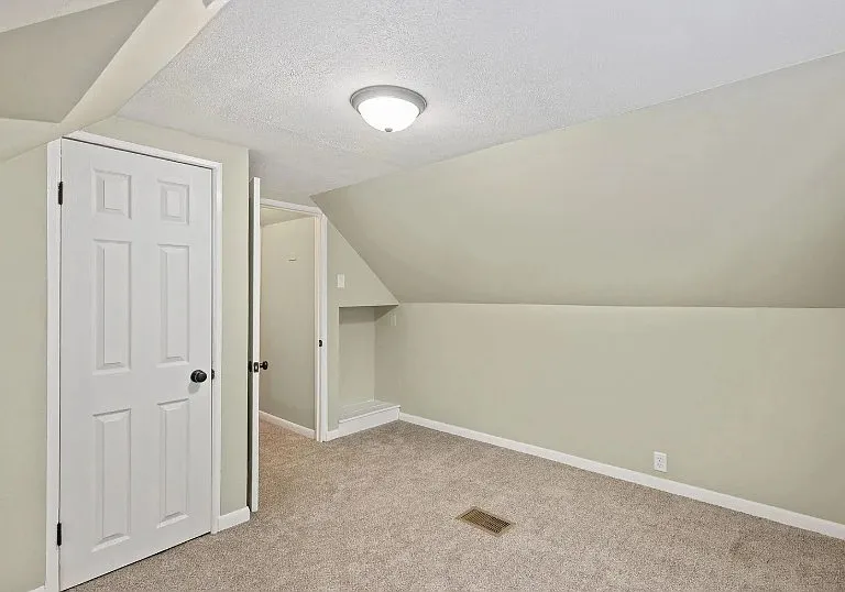 1031 Good Pl — Photo 17