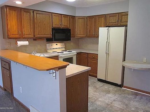 5th image of 4814 Weston Ave #70