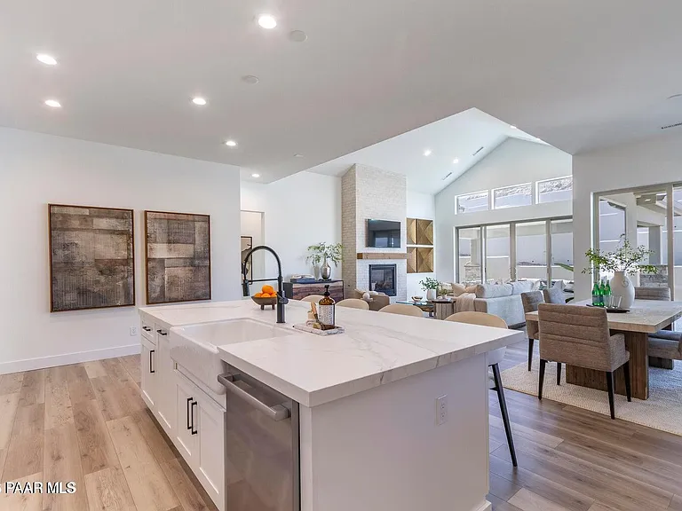 1175 Irwin Way — Photo 7