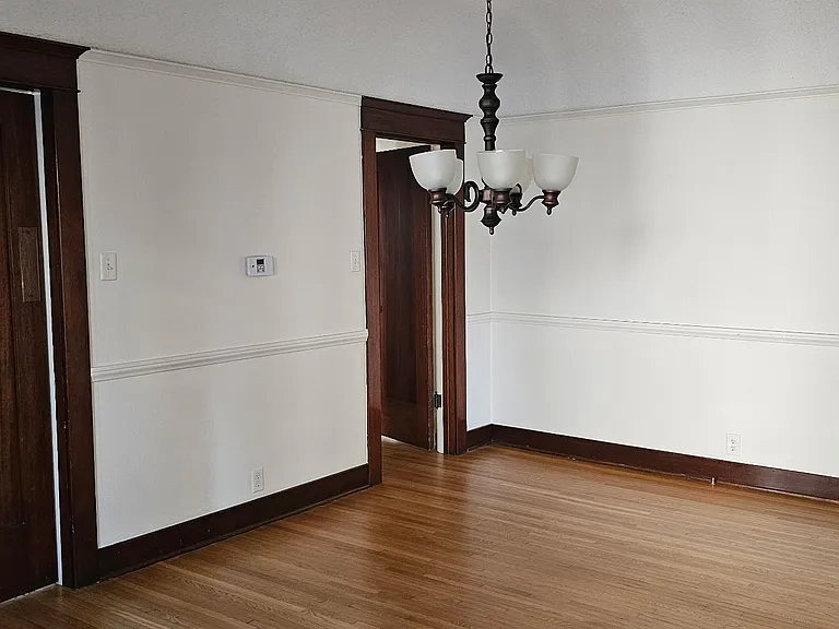 218 1/2 N Kenmore Ave — Photo 19