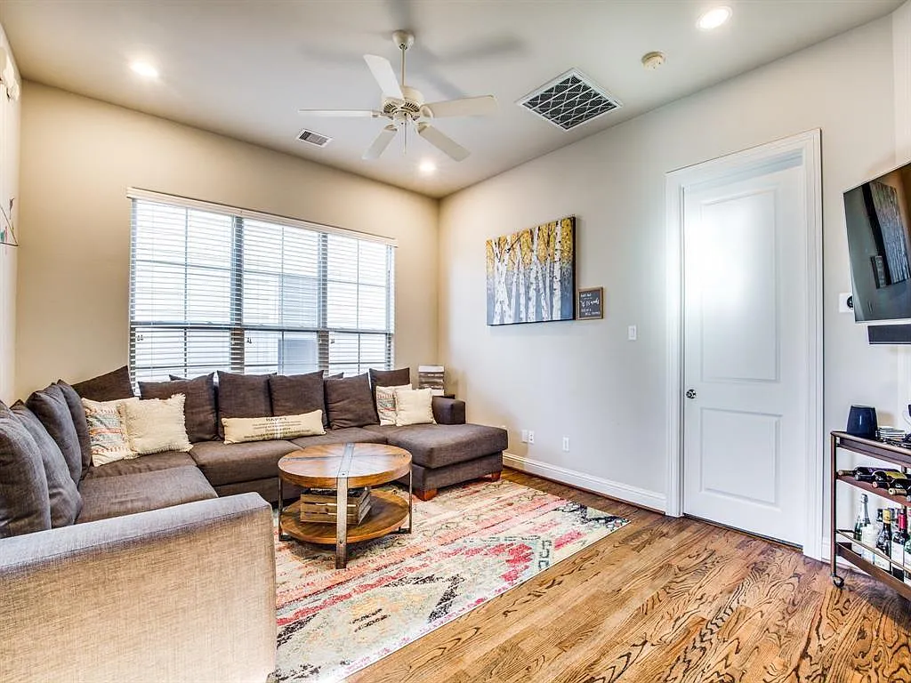 2 bed, 2.0 bath, 1236 sqft, $1,995 — Photo 4