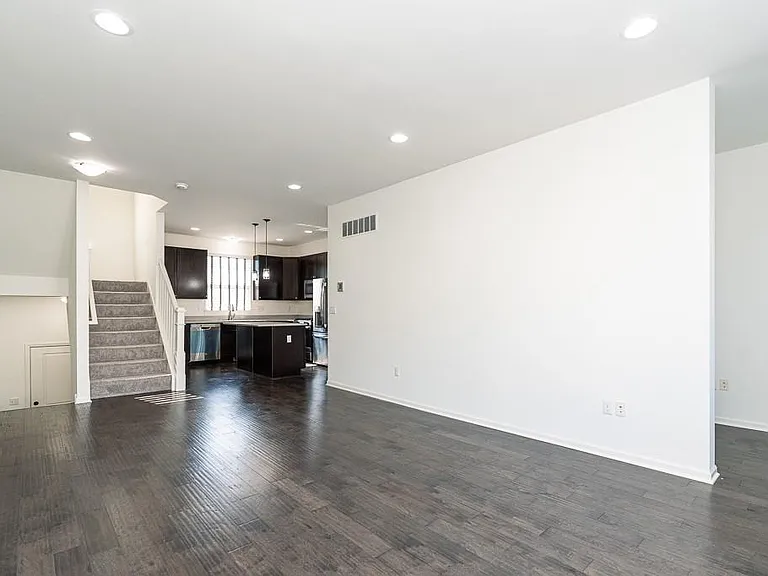 4637 Bradley Cir — Photo 7