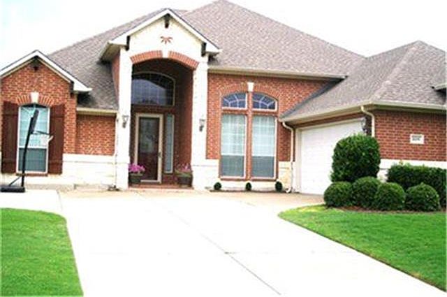 1st image of 809 Saddlebrook Dr
