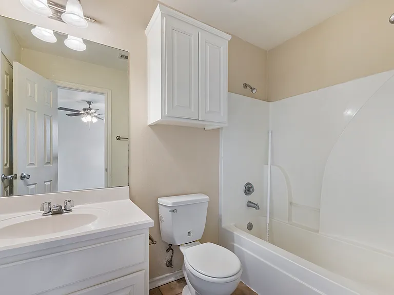 1720 Boardwalk Ct — Photo 18