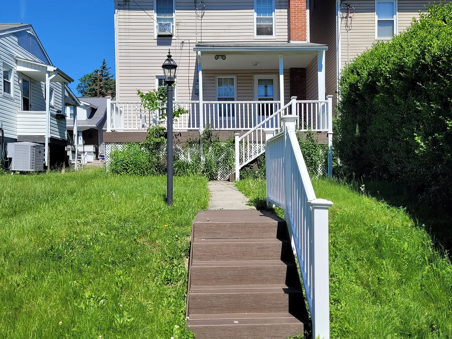 3 bed, 1.5 bath, 1292 sqft, $1,350 — Photo 3