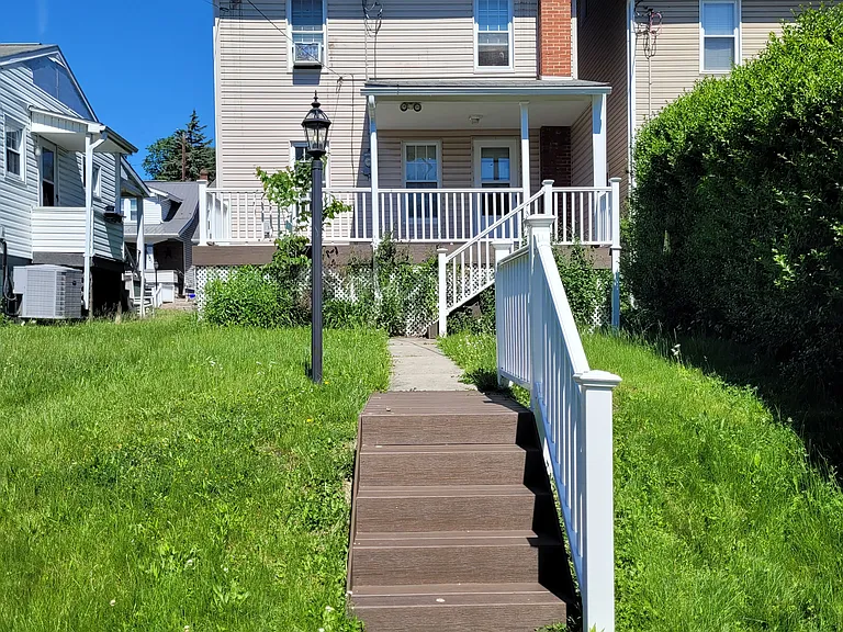 125 E 25th Ave — Photo 3
