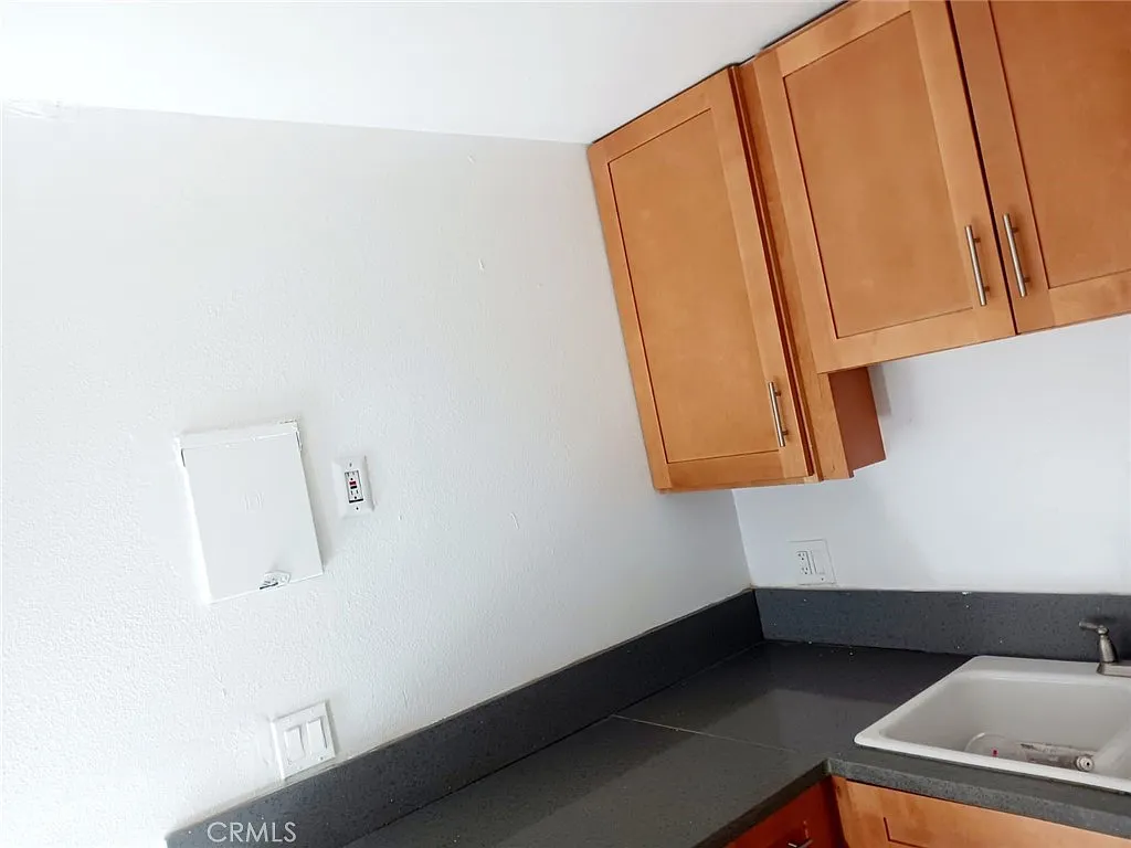 Building Photo - 687 Karesh Ave #3