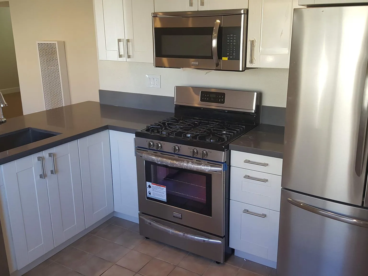 2 bed, 750 sqft, $2,695 — Photo 3