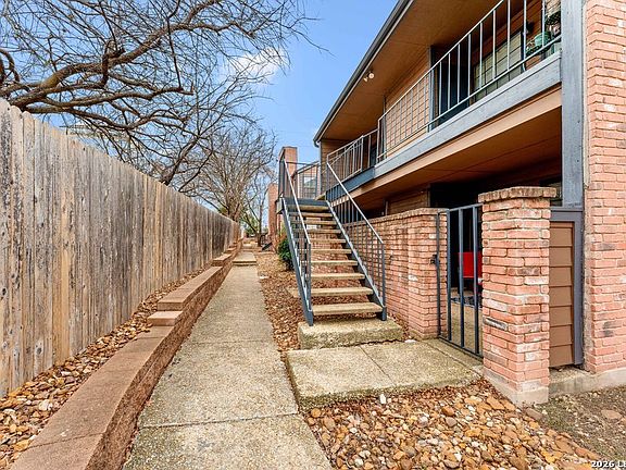 3rd image of 4803 Hamilton Wolfe #110