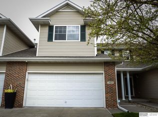 17614 Parker Plz, Omaha, NE 68118
