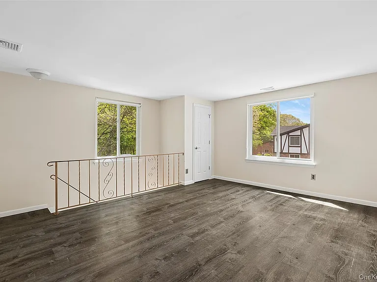104 Birchwood Rd — Photo 4