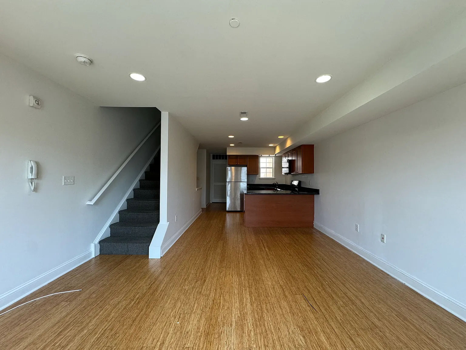 4 bed, 2.5 bath, 1200 sqft, $1,700 — Photo 4