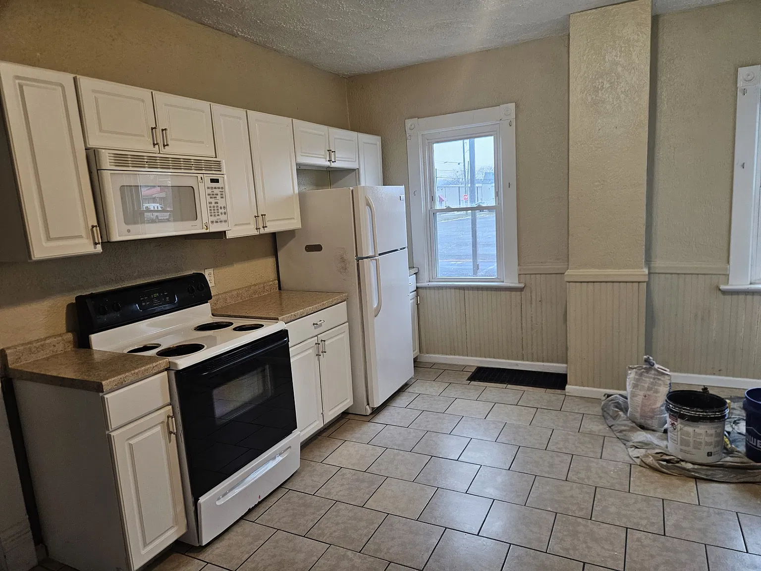 3 bed, 800 sqft, $925 — Photo 4