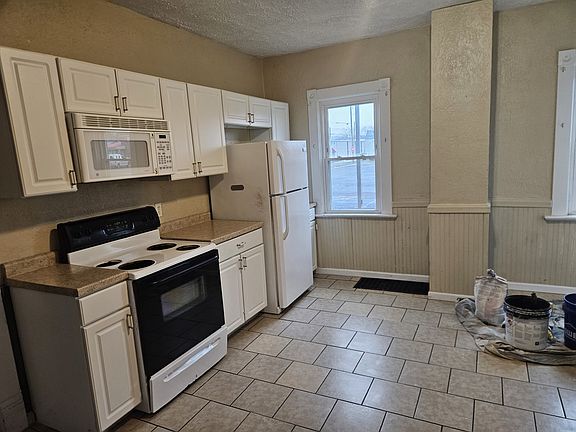4th image of 118 2nd St SW #1