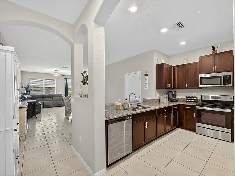 824 Royal Empress Dr — Photo 10