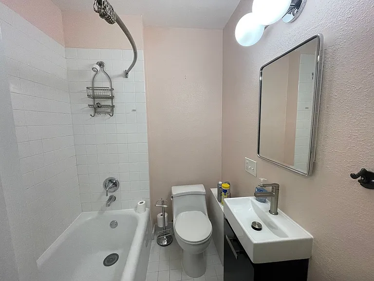 124 Warren Ave N #209 — Photo 12