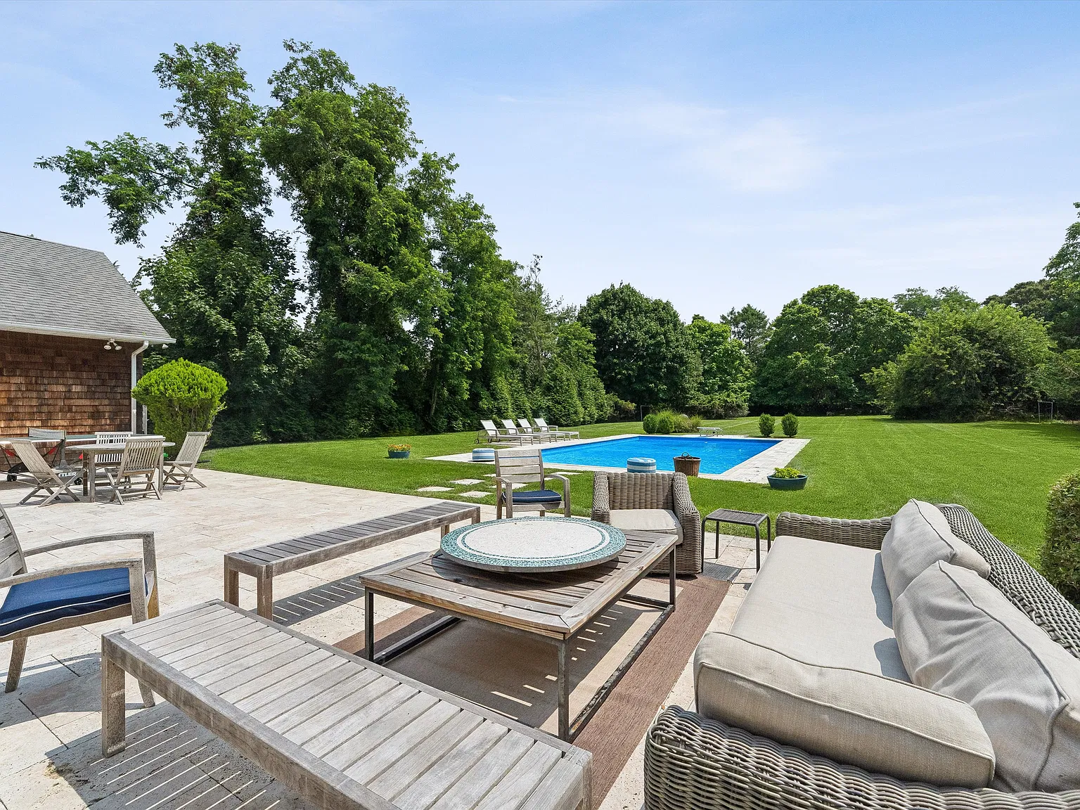 Quogue Village with attached Cottage-. Pool and Fun for All — Photo 4