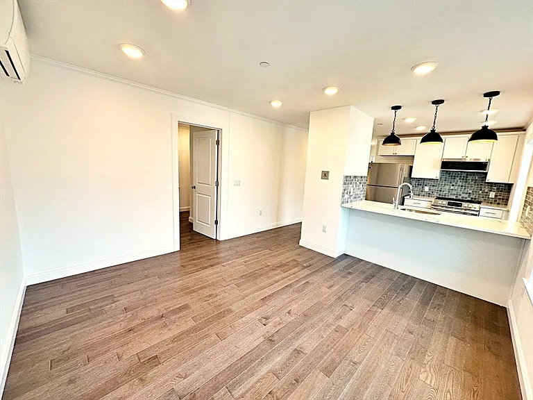 33 Leyden St #6 — Photo 5
