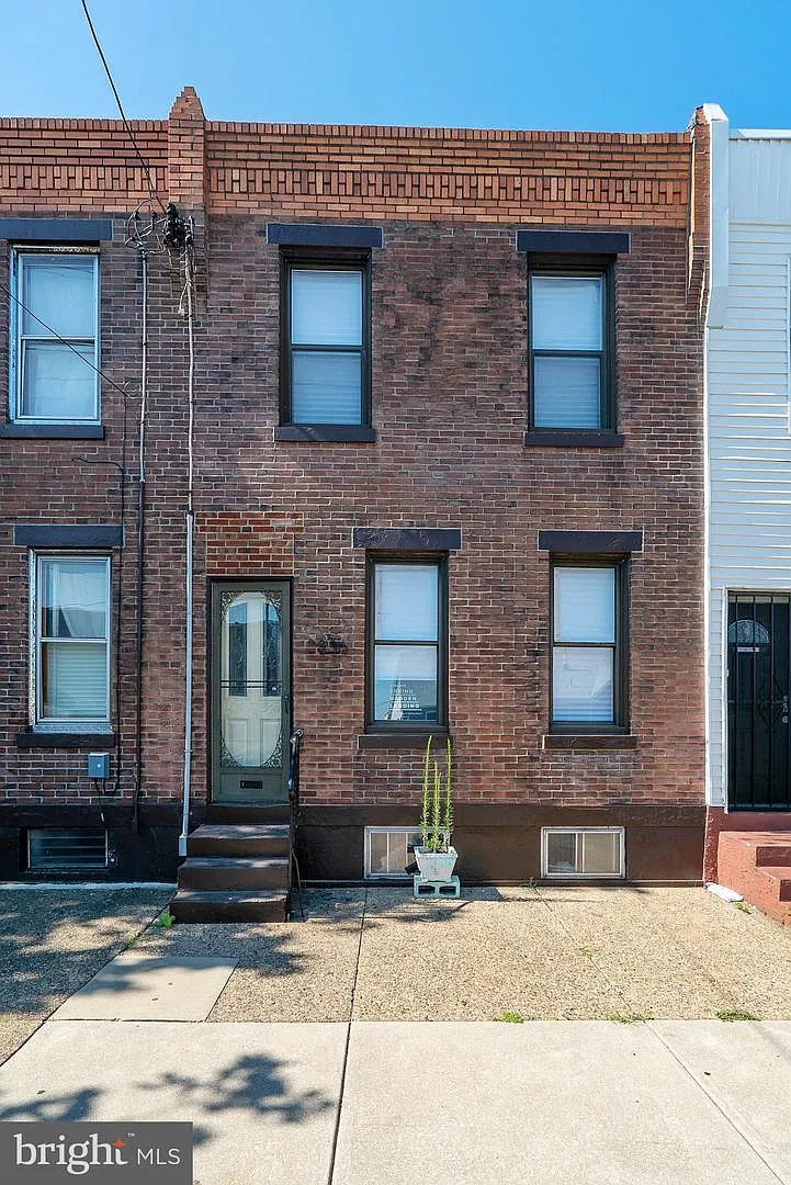 2 bed, 900 sqft, $1,700 — Photo 1