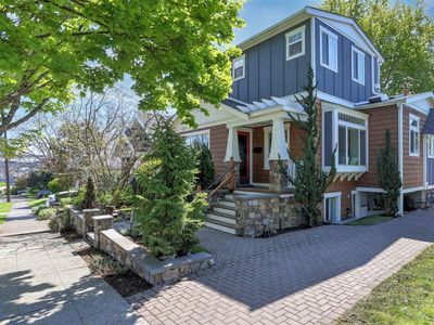2411 N 39th Street, Seattle, WA, 98103