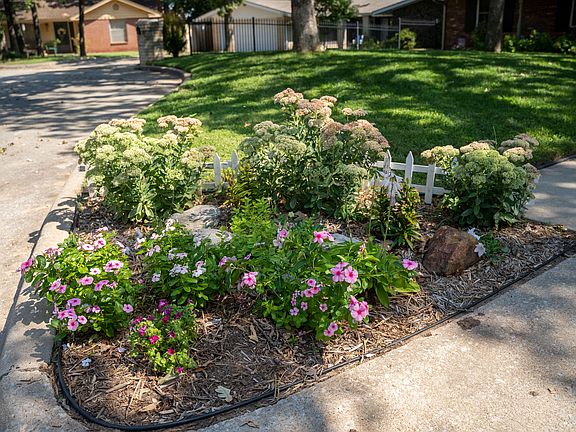 Corner Garden w/ Sprinklers