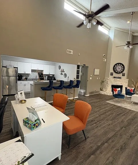 West Wind Apartments — Photo 20