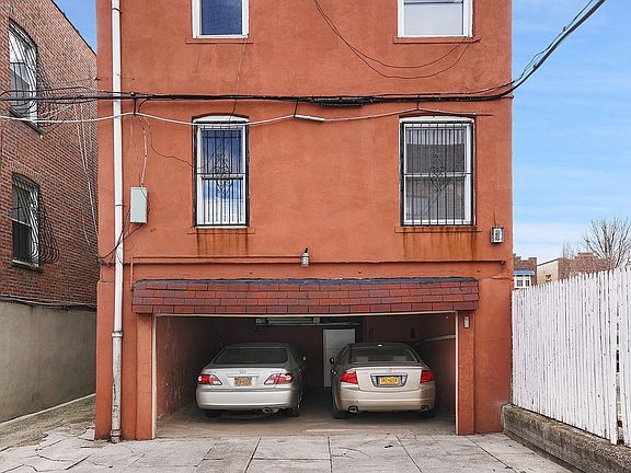 4th image of 2051 Powell Ave
