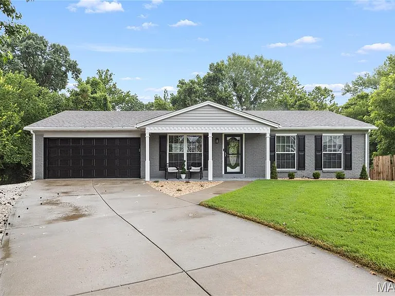 132 Keene Ct — Photo 1