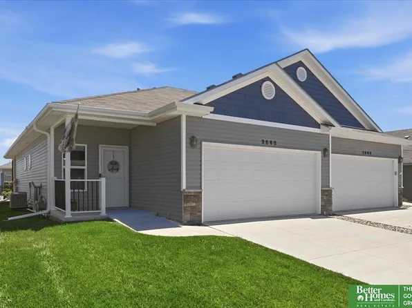 2868 Wagon Dr, Lincoln, NE 68507