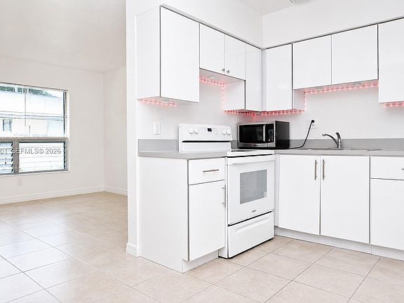 3rd image of 2206 Fillmore St #6