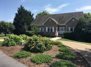 733 Turnberry Dr, Charles Town, WV