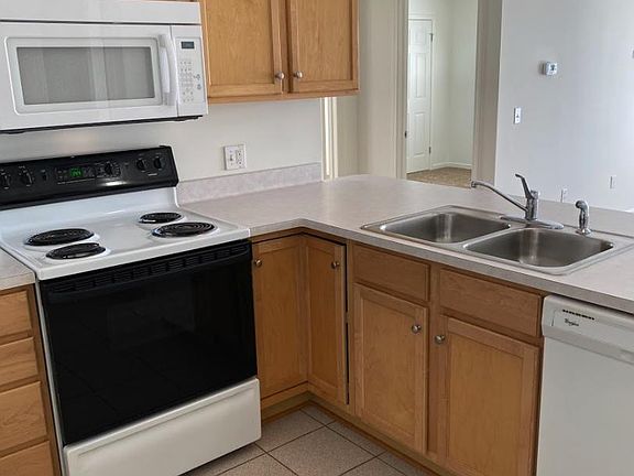 2nd image of 963 Summitville Dr #963