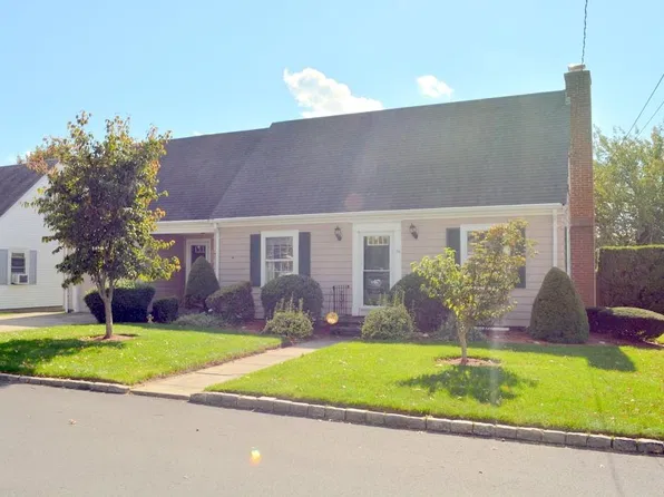 103 Greenwich Ave, East Providence, RI 02914