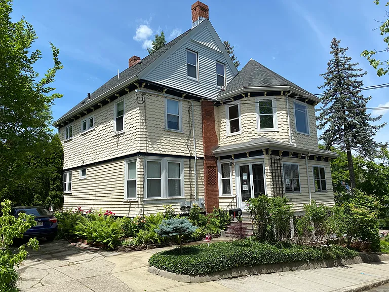 90 Chandler St — Photo 10