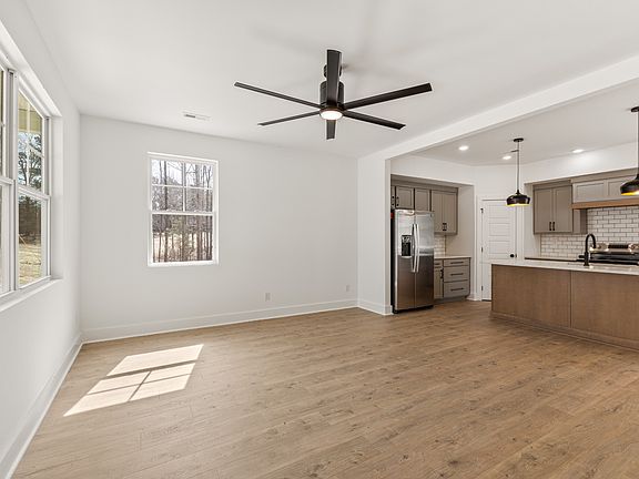 5th image of 1033 Walnut Grove Rd