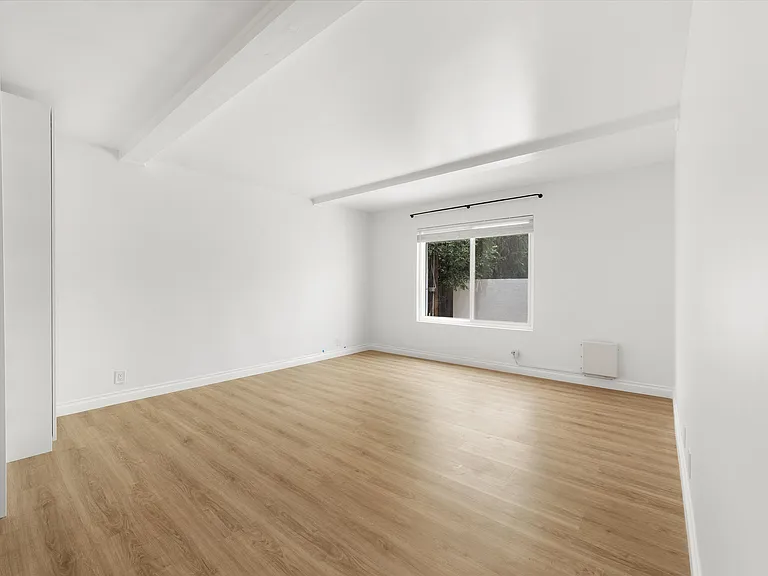 375 E 36th St #6 — Photo 21