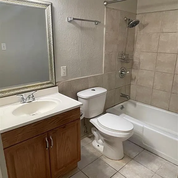 2304 Barton Village Cir #104 — Photo 8