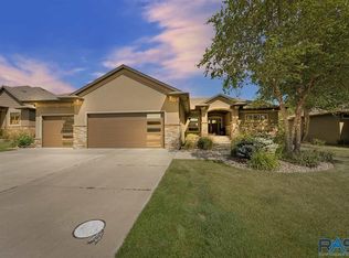 2305 S Copper Crest Trl, Sioux Falls, SD 57110