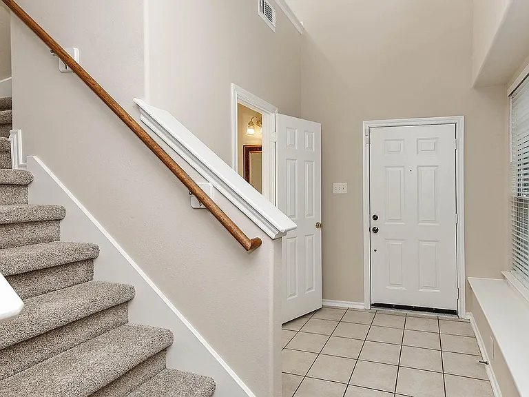10 Peachridge Pl — Photo 4