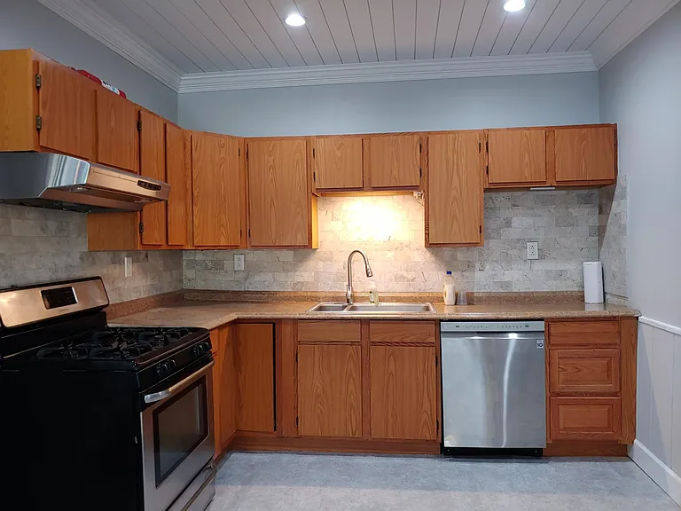 80 Richmond Ave #2 — Photo 3