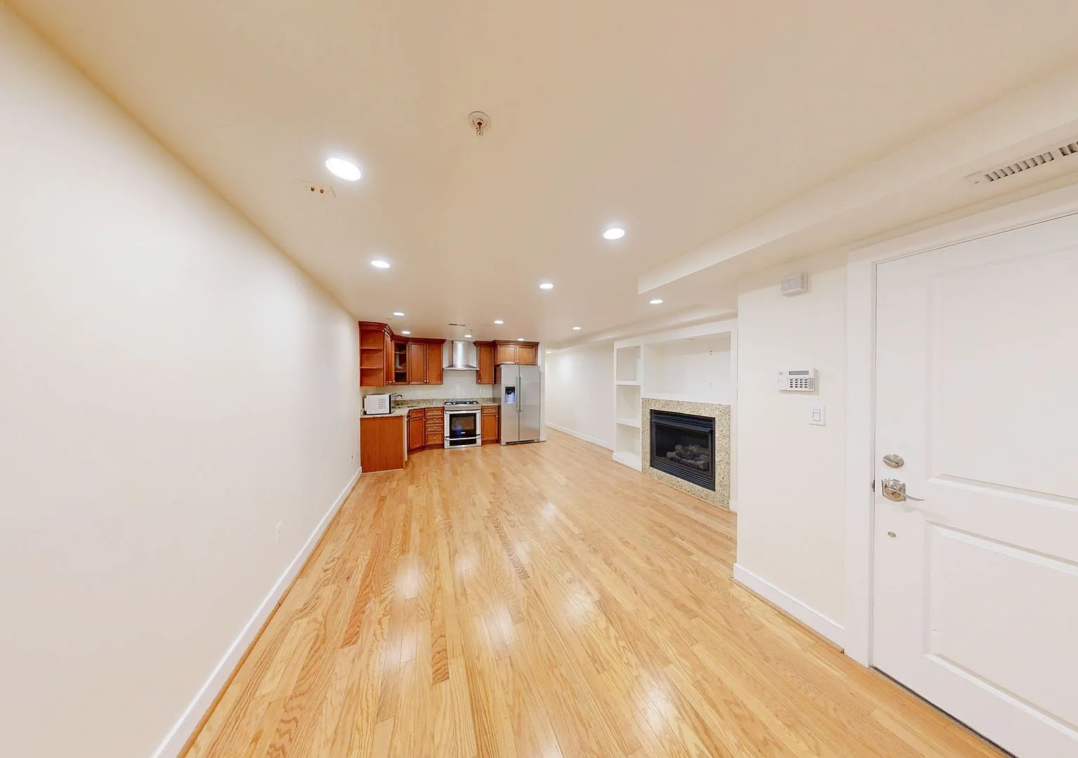Updated 2 + 2 Condo In Columbia Heights — Photo 2