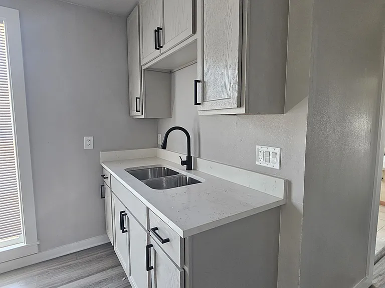 216 Forrest Ave #5 — Photo 6