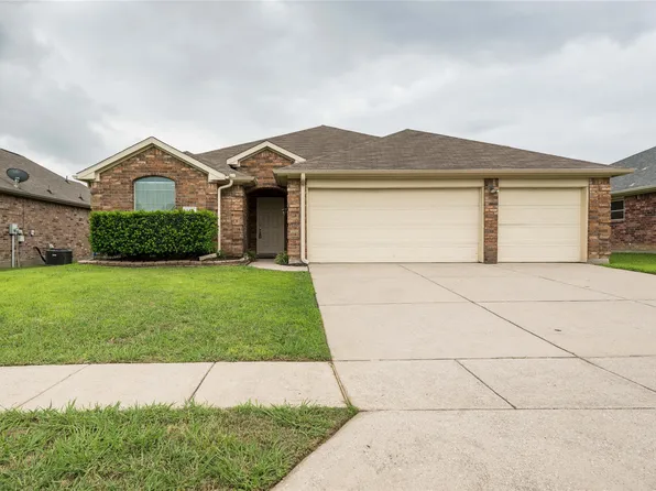 329 Valley Dr, Aubrey, TX 76227