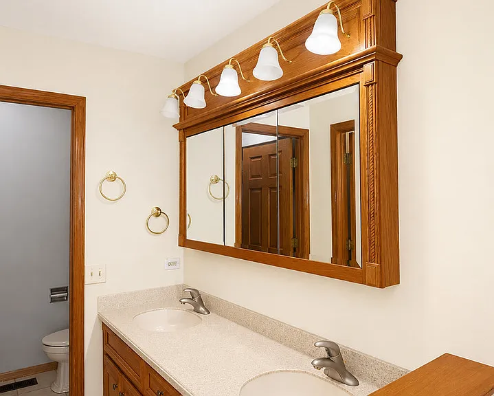 706 N Point Dr — Photo 28